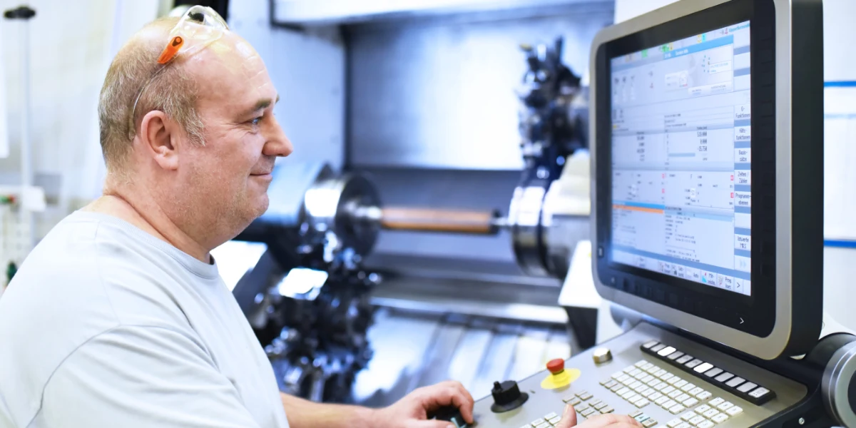 Fenchel CNC – Mitarbeiter bei der Fertigung für Kunden in Böblingen & Sindelfingen Fenchel CNC – professionelle Fertigung für Böblingen und Sindelfingen