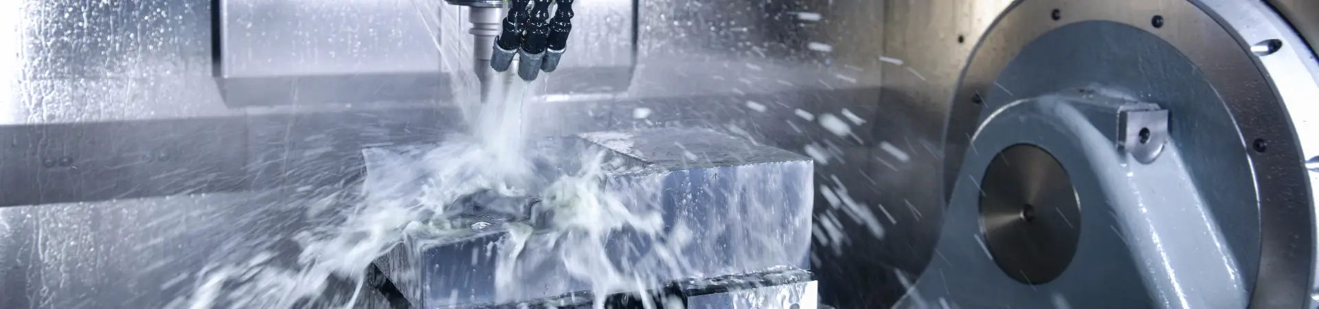 Präzises CNC-Fräsen von Bauteilen aus Metall & Kunststoff